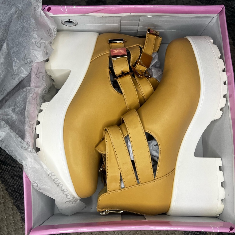 Chunky Platform Cut out Ankle Boot NWT - Picture 8 of 10